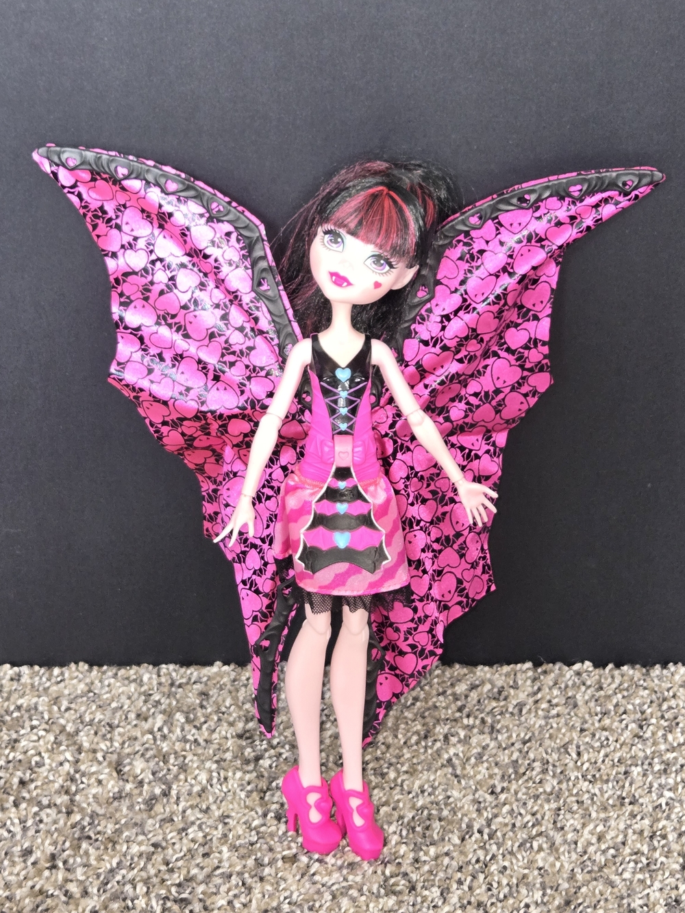 Monster High Draculaura Ghoul to Bat Doll